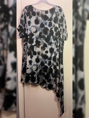 Asymmetrical Black & Gray Dot-Print Tunic